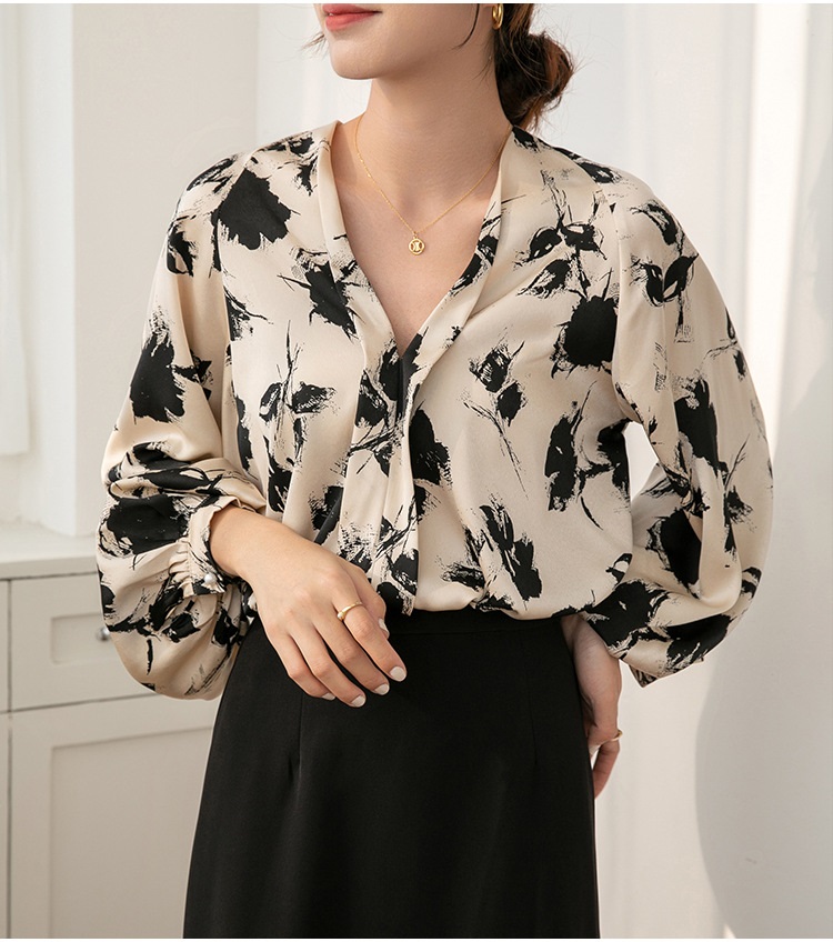 ★通勤 通学 オフィス着 司会 お出かけ オシャレ着 優雅水墨画風花柄 ゆったりパフスリーブシャツブラウス