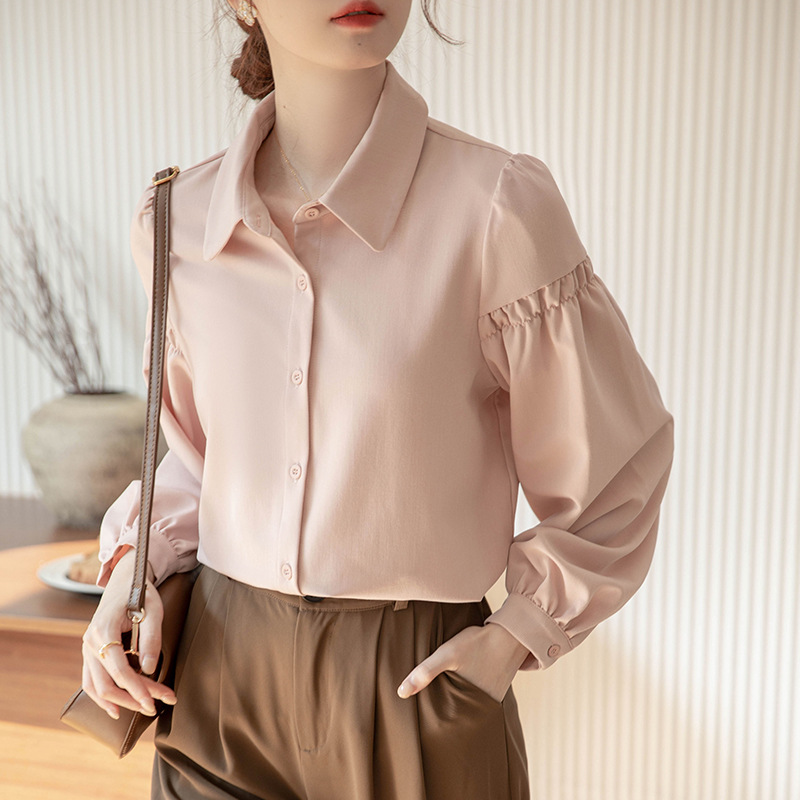 ★上質感  通勤  オフィス着 司会 お天気姉さん 袖が可愛い　パフスリーブンシャツブラウス