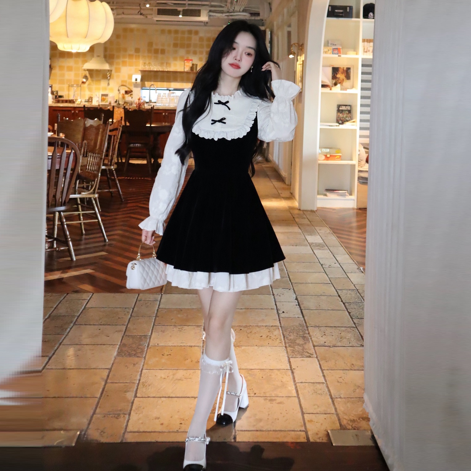 ★L～5L★大きいサイズ　バイカラー　花柄刺繍 ベルベット切替ワンピース