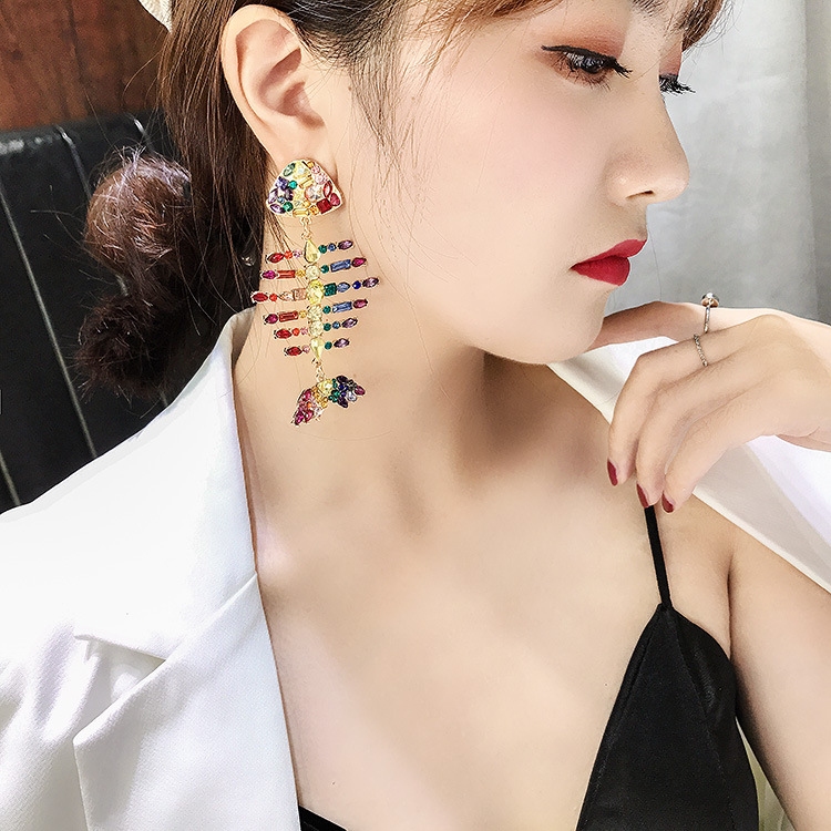 即納 ピアス ハロウィン クリスマス  プレゼント  個性  カラフルラインストン 魚 ロングピアス 片耳OK